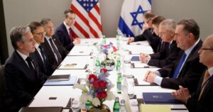 Blinken comenzó su ronda de reuniones en Israel para abordar fórmulas que eviten la escalada de la guerra en Medio Oriente