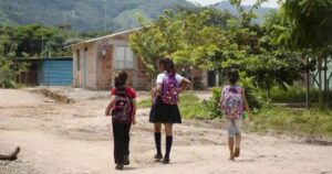 Brecha digital en la educación: 8 de cada 10 colegios rurales en Colombia no tienen acceso a internet