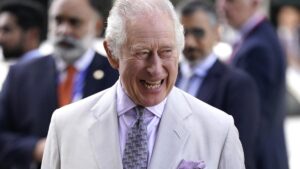 Carlos III se encuentra "bien" tras ser operado por un agrandamiento de la próstata