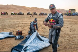 Carlos Sainz manda sobre un Al-Attiyah descolgado y Barreda dice adis al Dakar