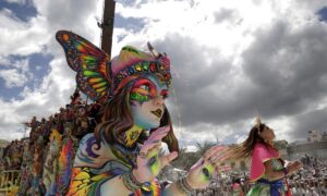 Desfile Magno en Carnaval de Negros y Blancos en Pasto