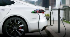 Carros eléctricos de Tesla se varan por frío en Estados Unidos; baterías fallan