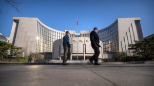 China reduce los requisitos de reservas para los bancos para reactivar su economía
