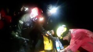 Cinco personas permanecen atrapadas en el interior de una cueva en Eslovenia