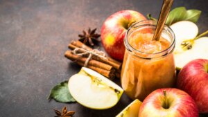Cómo hacer compota de manzana con pocos ingredientes según la receta tradicional