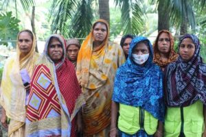 Cooperativas agrícolas hacen resistentes al clima a mujeres de costas de Bangladesh