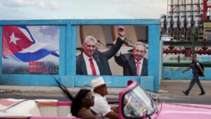 Cuba cumple 65 años de revolución sumida en un derrumbe económico