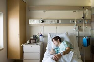 De la ubicación de la cama en el hospital puede depender el descanso