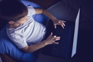 De qué manera el porno afecta al desarrollo de un niño
