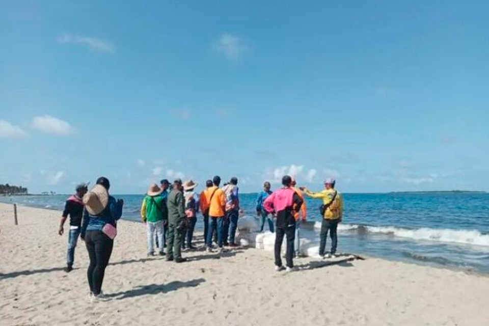 Denuncian que derrame de El Palito llegó hasta playa La Rosa en Puerto Cabello