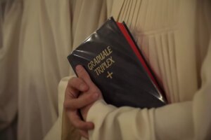 Detenido el sacerdote polaco que organiz una orga con varios curas en la que drogaron al prostituto y le negaron el auxilio