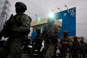 Dos cárceles de Ecuador se suman a los motines: asciende a 178 el número de rehenes