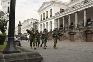 Ecuador analiza estrategias "exitosas" y "fallidas" para combatir al narco - AlbertoNews