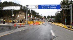 Ecuador exigirá antecedentes penales a extranjeros que lleguen por Colombia o Perú
