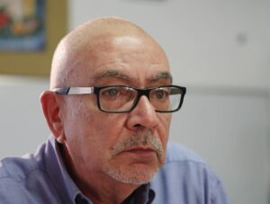 El CNE quiere aumentar el número de mesas para hacer fraude, alertó Andrés Caleca