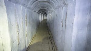 El Ejército israelí halla un largo túnel en Gaza donde dice que Hamás retuvo a rehenes