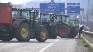 El Gobierno de Francia anuncia 230 millones para los agricultores y un pulso sobre Mercosur