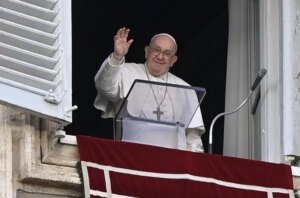 El Papa pide la paz en Oriente Prximo durante la celebracin de la Epifana