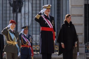 El Rey alaba el papel de los militares en defensa "del marco de convivencia democráticamente elegido por los españoles"