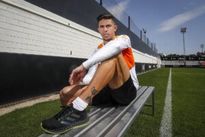 El Valencia, aún más joven e inexperto: ultima la salida de Gabriel Paulista al Atlético y firma cedido a Peter Federico