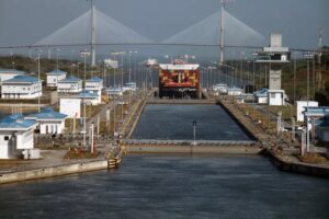 El canal de Panamá estima pérdidas por hasta 700 millones de dólares por escasez de agua |