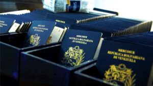 El pasaporte venezolano tendrá nuevo precio tras la desaparición del petro