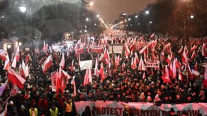El presidente de Polonia congrega a 35.000 personas en una marcha contra el Gobierno en Varsovia