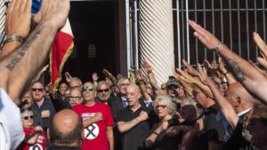 El saludo fascista no será delito en Italia sin el peligro de un regreso del fascismo