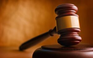 El violento ataque de un hombre a la jueza que dictaba su sentencia en Las Vegas - AlbertoNews