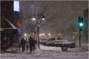 Emiten alerta máxima en EEUU por fuertes tormentas de nieve y vientos huracanados