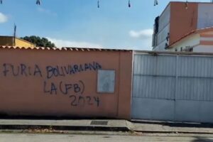 En Táchira y Yaracuy rayaron paredes de emisora y sede del CNP con mensajes sobre la “furia bolivariana”