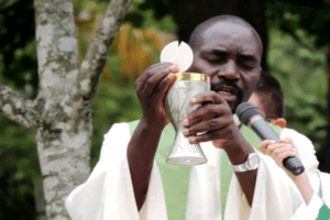 Exigen investigación “confiable” tras la muerte del sacerdote keniano Josiah K´Okoal