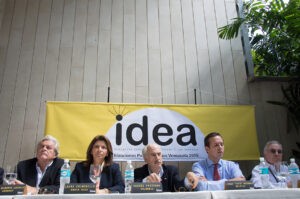 Expresidentes condenan la "inconstitucional inhabilitación" de María Corina Machado