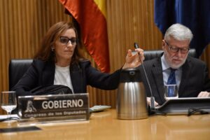 García anuncia que el Plan Integral Antitabaco se aprobará en 2024 y ampliará los espacios libres de humo