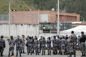 Gobierno de Ecuador propone la extradición de criminales para consulta popular - AlbertoNews