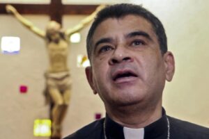 Gobierno de Nicaragua destierra a monseñor Rolando Álvarez y a otros 17 religiosos