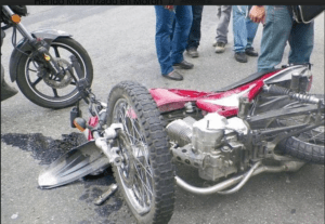 Herido al caer de su moto en Morón