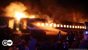 Incendio en un tren causa cuatro muertos en Bangladés – DW – 06/01/2024