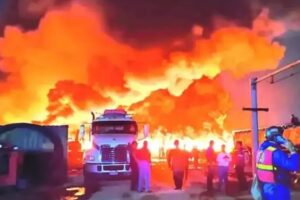 Incendio en zona industrial de Aragua arrasó con más de 30.000 cauchos (+Video)
