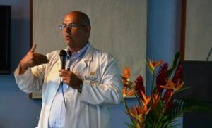 Infectólogo Castro advierte que la variante Pirola llegará al país