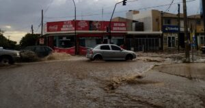 Inundaciones, árboles caídos y granizo: un fuerte temporal azotó a San Luis y 10 provincias están bajo alerta