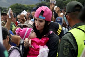 Investigan distribución de panfletos amenazantes contra migrantes venezolanos en Bogotá