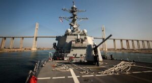 Irán entra con un buque de guerra en el Mar Rojo y sacude al petróleo tras el combate entre EEUU y los hutíes