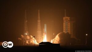 Irán pone en órbita tres satélites simultáneamente – DW – 28/01/2024