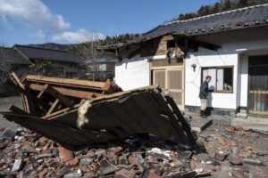 Japón reporta 13 muertos a causa del terremoto y desactiva la alerta por tsunami - AlbertoNews