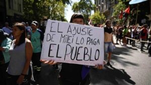 Javier Milei enfrenta su primera huelga sindical tras asumir la presidencia en diciembre