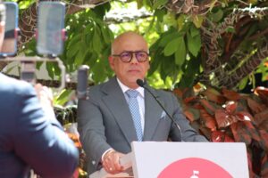 Jorge Rodríguez ordena retomar ley que fiscaliza y regula a las ONG