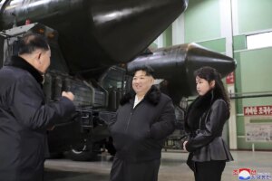 Ju-ae, la hija de Kim Jong-un, se perfila como "heredera" de Corea del Norte