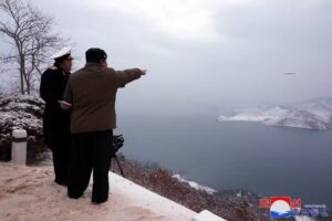 Kim Jong-un supervisó el ensayo de un misil de crucero lanzado desde un submarino - AlbertoNews