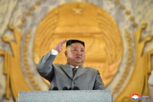 Kim Jong-un visita plantas armamentísticas y tilda a Corea del Sur de "principal enemigo" - AlbertoNews